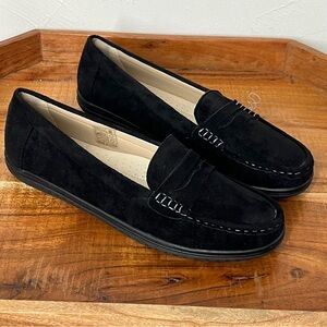 PATRIZIA by Spring Step Black Faux Suede Loafers Womens Sz 39